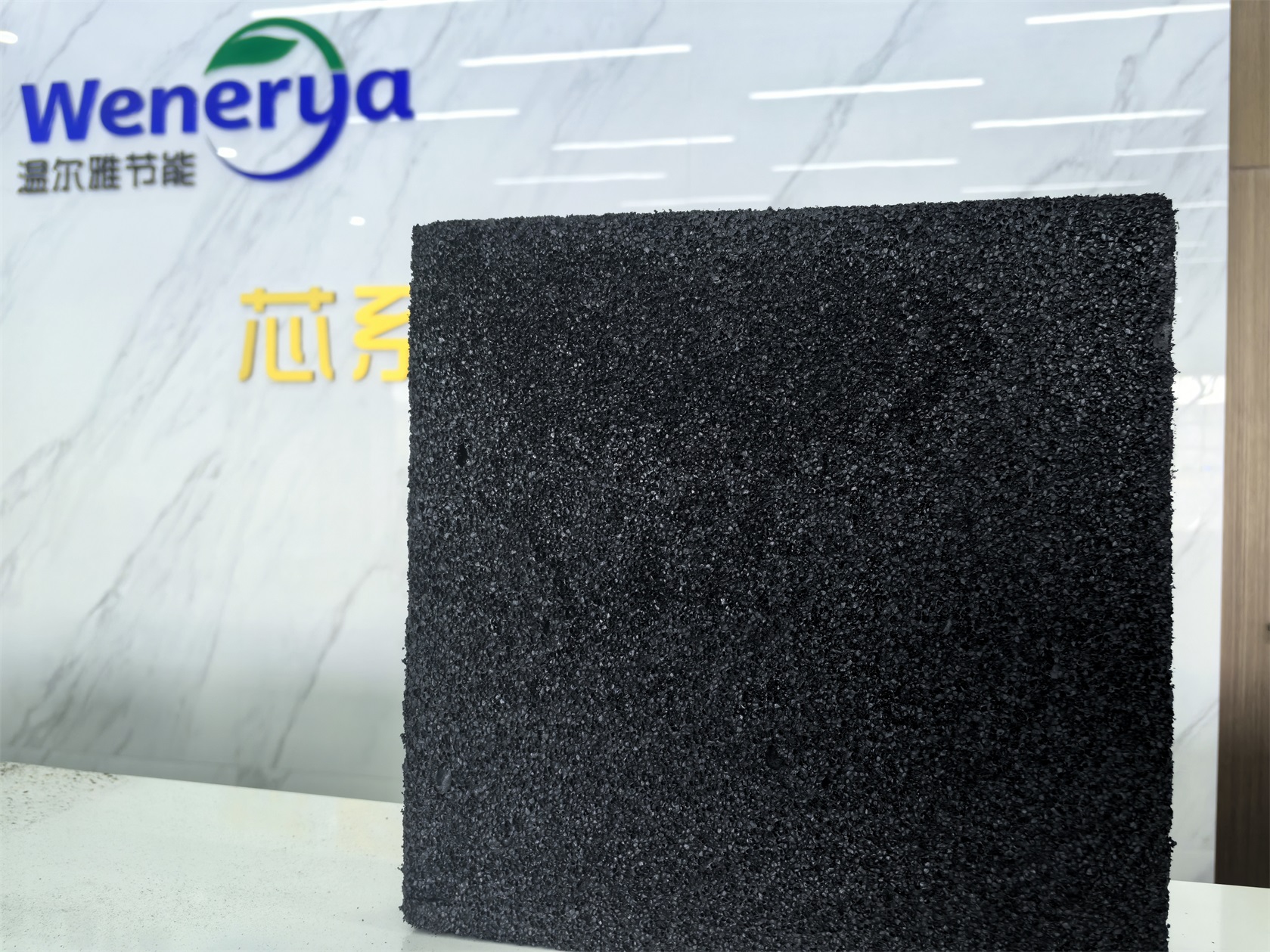 非燒結(jié)泡沫玻璃保溫板.jpg 非燒結(jié)泡沫玻璃保溫板.jpg